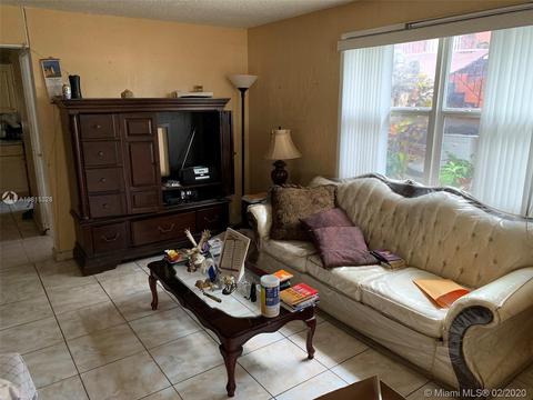 932 E 20th St, Hialeah, FL 33013 photo 4