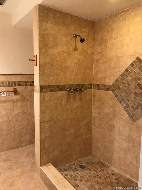 7337 Stardust Dr, Hialeah, FL 33015 photo 9