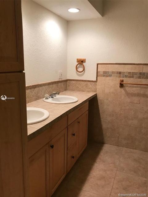 7337 Stardust Dr, Hialeah, FL 33015 photo 8