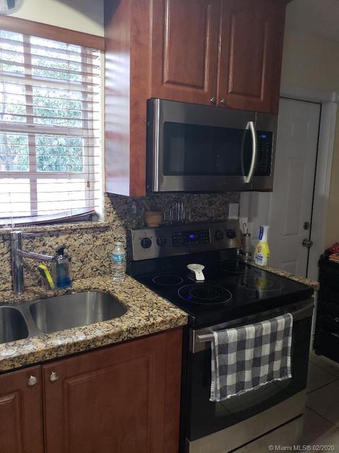 4330 E 8th Ln, Hialeah, FL 33013 photo 8