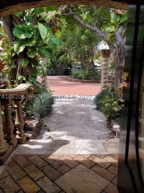 6880 Bamboo St, Miami Lakes, FL 33014 photo 3