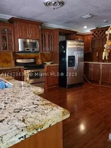 6880 Bamboo St, Miami Lakes, FL 33014 photo 5