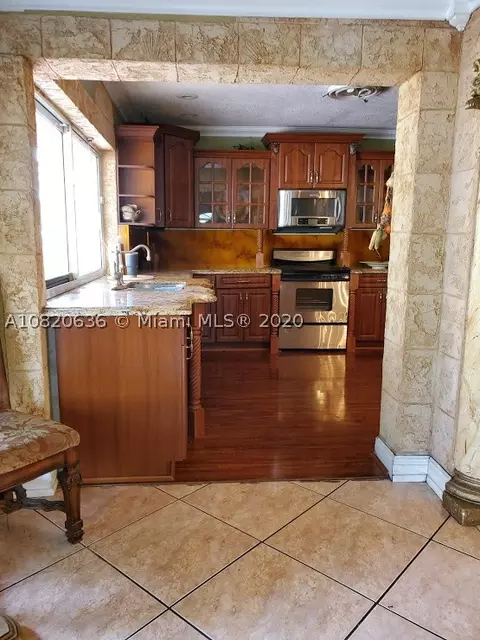 6880 Bamboo St, Miami Lakes, FL 33014 photo 7