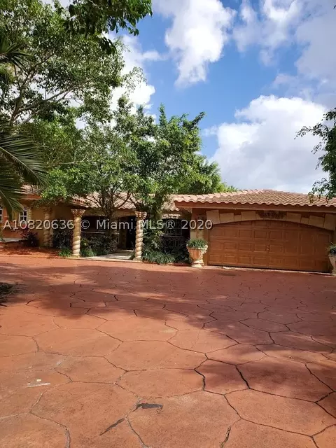 6880 Bamboo St, Miami Lakes, FL 33014 photo 2