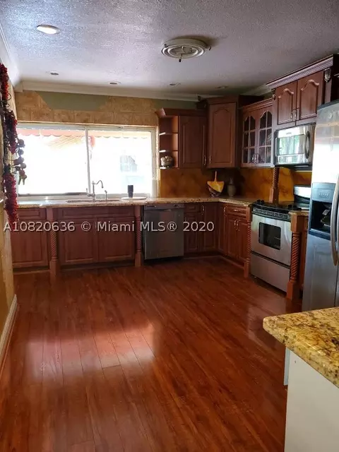 6880 Bamboo St, Miami Lakes, FL 33014 photo 6