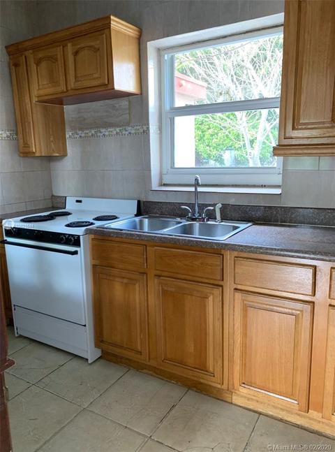 913 E 22nd St, Hialeah, FL 33013 photo 6