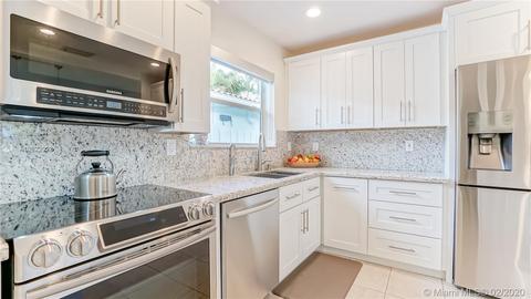8943 Carlyle Ave, Surfside, FL 33154 photo 9
