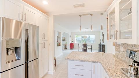 8943 Carlyle Ave, Surfside, FL 33154 photo 10