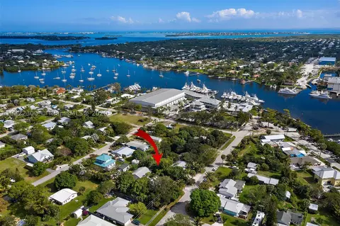 4217 SE Bayview St, Stuart, FL 34997 photo 1
