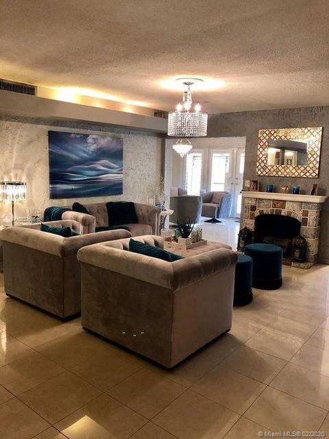 6900 Crown Gate Dr, Miami Lakes, FL 33014 photo 2