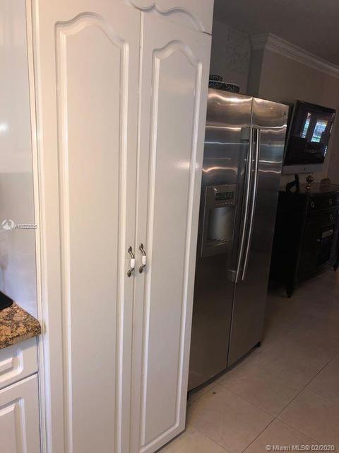 6900 Crown Gate Dr, Miami Lakes, FL 33014 photo 13