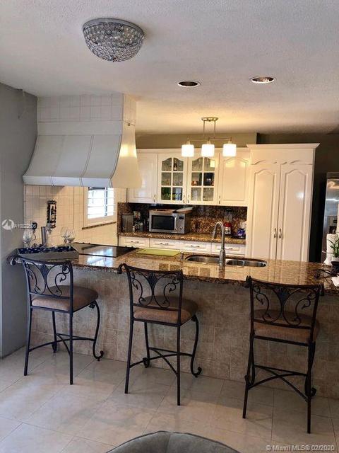 6900 Crown Gate Dr, Miami Lakes, FL 33014 photo 6