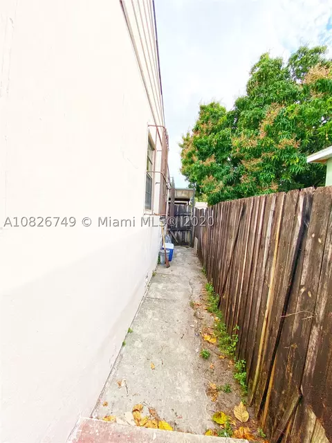 567 SE 1st St, Hialeah, FL 33010 photo 10