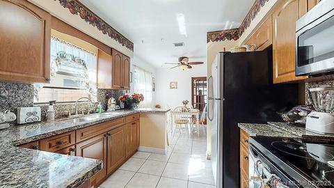 398 E 57th St, Hialeah, FL 33013 photo 8
