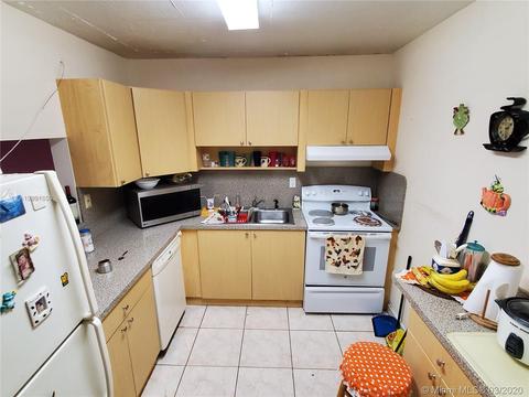 1075 W 68th St #401, Hialeah, FL 33014 photo 3