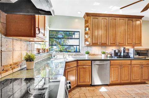 551 Jeronimo Dr, Coral Gables, FL 33146 photo 8