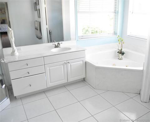 16005 NW 82nd Ct, Miami Lakes, FL 33016 photo 27
