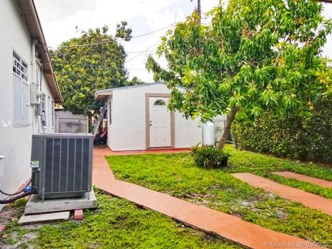 841 SE 8th St, Hialeah, FL 33010 photo 3