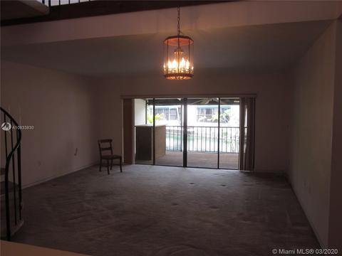 7001 Greentree Ln, Miami Lakes, FL 33014 photo 12