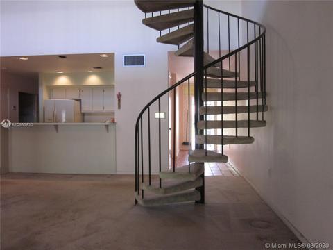 7001 Greentree Ln, Miami Lakes, FL 33014 photo 5