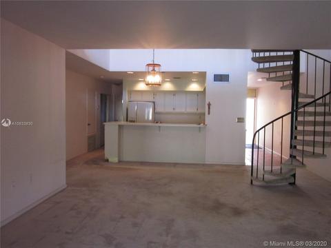 7001 Greentree Ln, Miami Lakes, FL 33014 photo 15