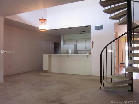 7001 Greentree Ln, Miami Lakes, FL 33014 photo 11