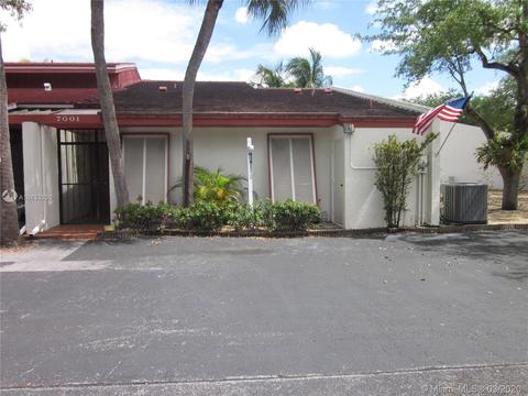7001 Greentree Ln, Miami Lakes, FL 33014 photo 1
