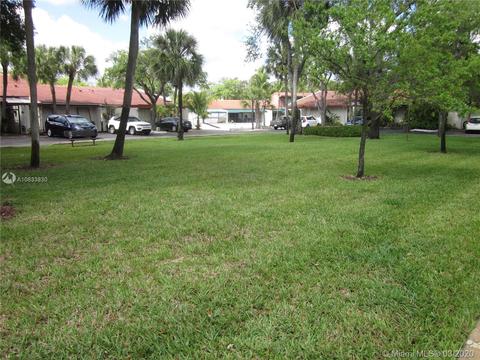 7001 Greentree Ln, Miami Lakes, FL 33014 photo 8