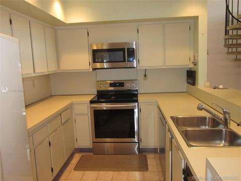 7001 Greentree Ln, Miami Lakes, FL 33014 photo 21