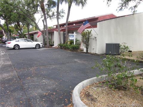 7001 Greentree Ln, Miami Lakes, FL 33014 photo 9