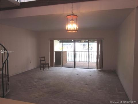 7001 Greentree Ln, Miami Lakes, FL 33014 photo 3
