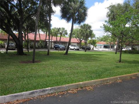 7001 Greentree Ln, Miami Lakes, FL 33014 photo 10