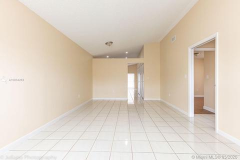 2738 W 73rd Pl, Hialeah, FL 33016 photo 5
