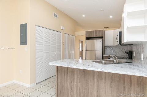 2738 W 73rd Pl, Hialeah, FL 33016 photo 9