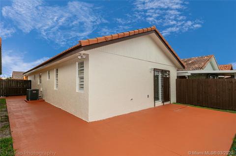 2738 W 73rd Pl, Hialeah, FL 33016 photo 24