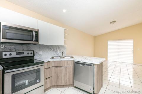 2738 W 73rd Pl, Hialeah, FL 33016 photo 6