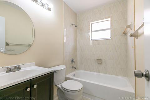 2738 W 73rd Pl, Hialeah, FL 33016 photo 16
