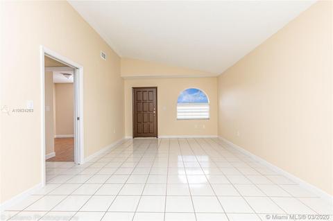 2738 W 73rd Pl, Hialeah, FL 33016 photo 4