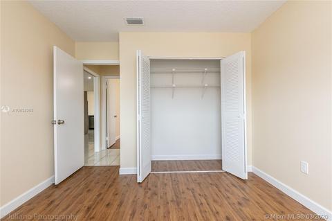 2738 W 73rd Pl, Hialeah, FL 33016 photo 14