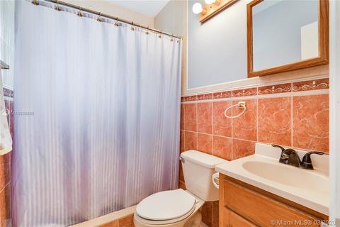 121 E 54th St, Hialeah, FL 33013 photo 11