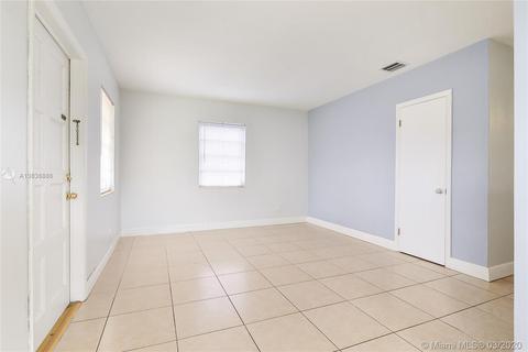 121 E 54th St, Hialeah, FL 33013 photo 4