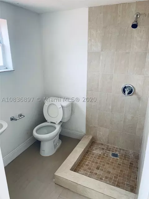 557 E 31st St, Hialeah, FL 33013 photo 7