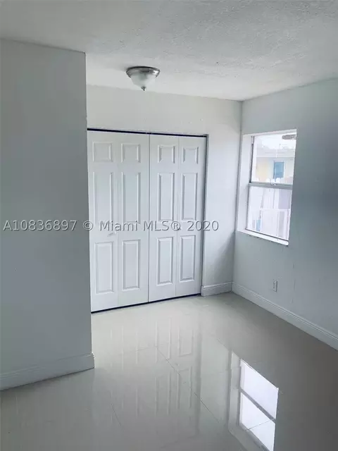 557 E 31st St, Hialeah, FL 33013 photo 10
