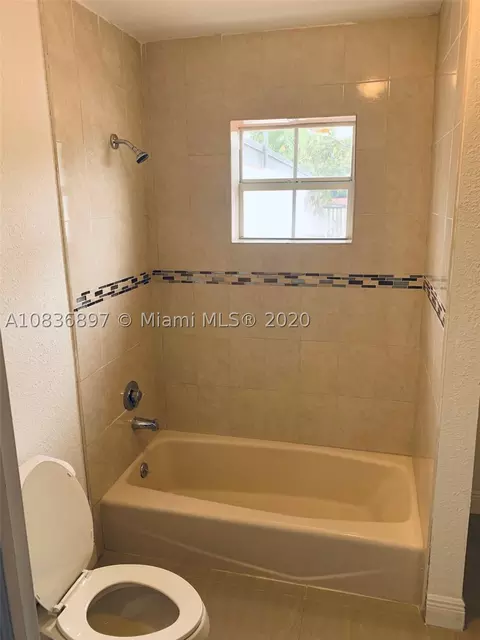 557 E 31st St, Hialeah, FL 33013 photo 8