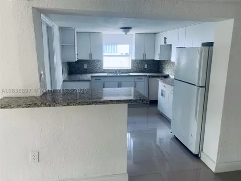 557 E 31st St, Hialeah, FL 33013 photo 1