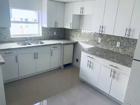 557 E 31st St, Hialeah, FL 33013 photo 2