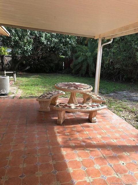 720 W 74th Pl, Hialeah, FL 33014 photo 12