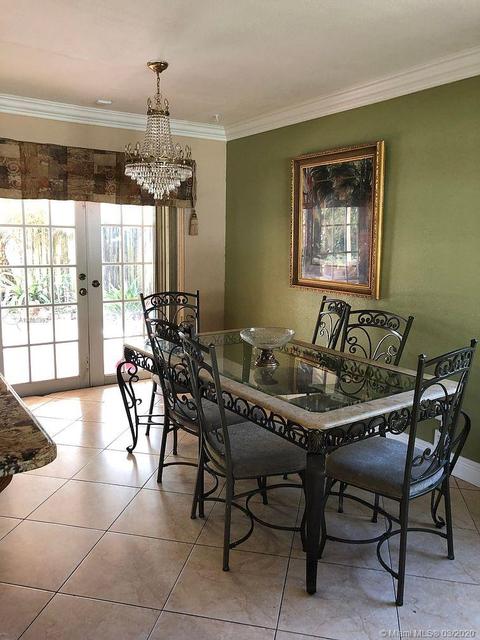 720 W 74th Pl, Hialeah, FL 33014 photo 2