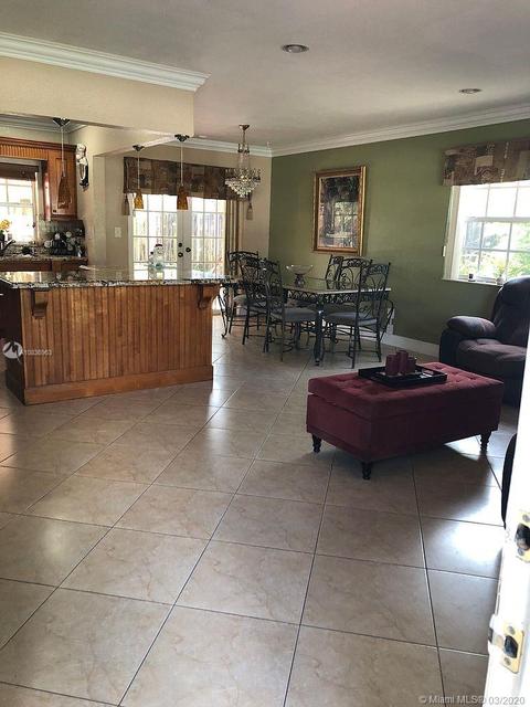 720 W 74th Pl, Hialeah, FL 33014 photo 3
