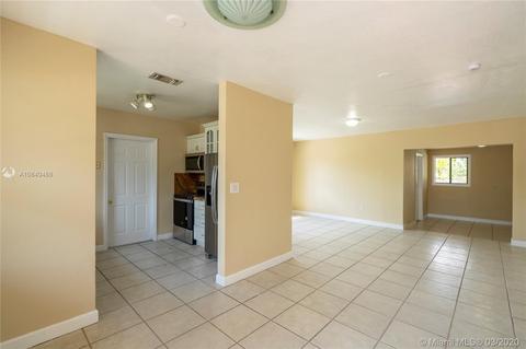 535 E 44th St, Hialeah, FL 33013 photo 8